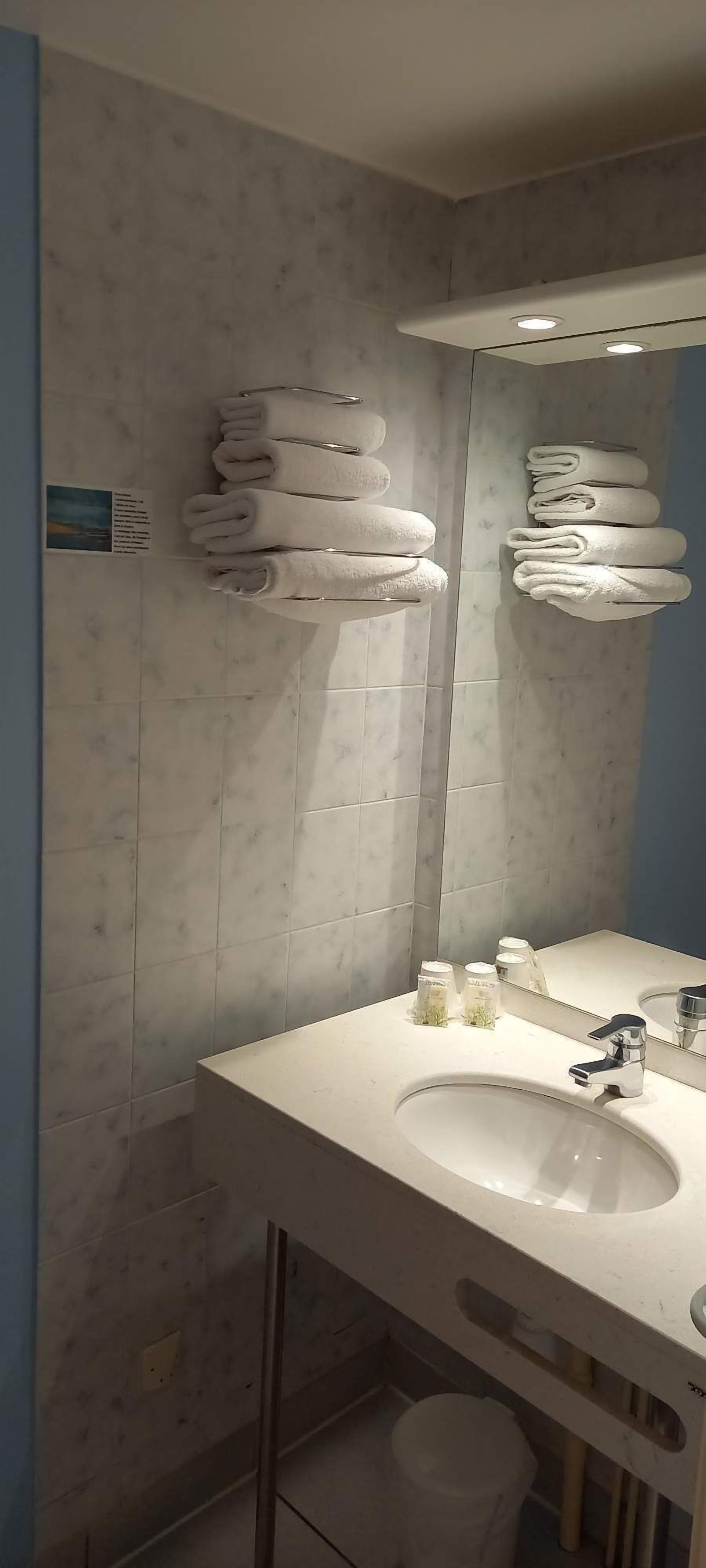 standard double room | bathroom | hair dryer, towels