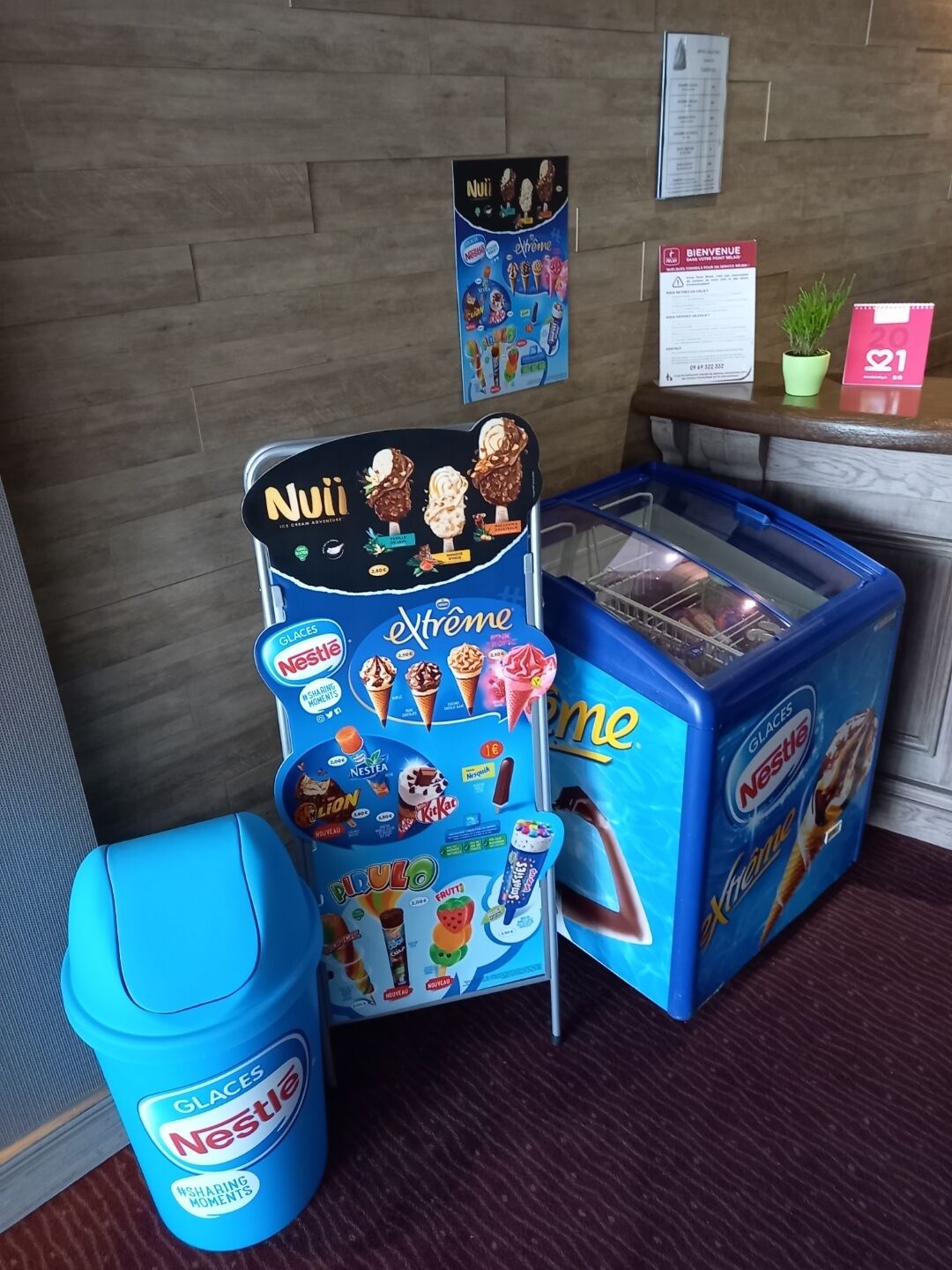 lunch and dinner served