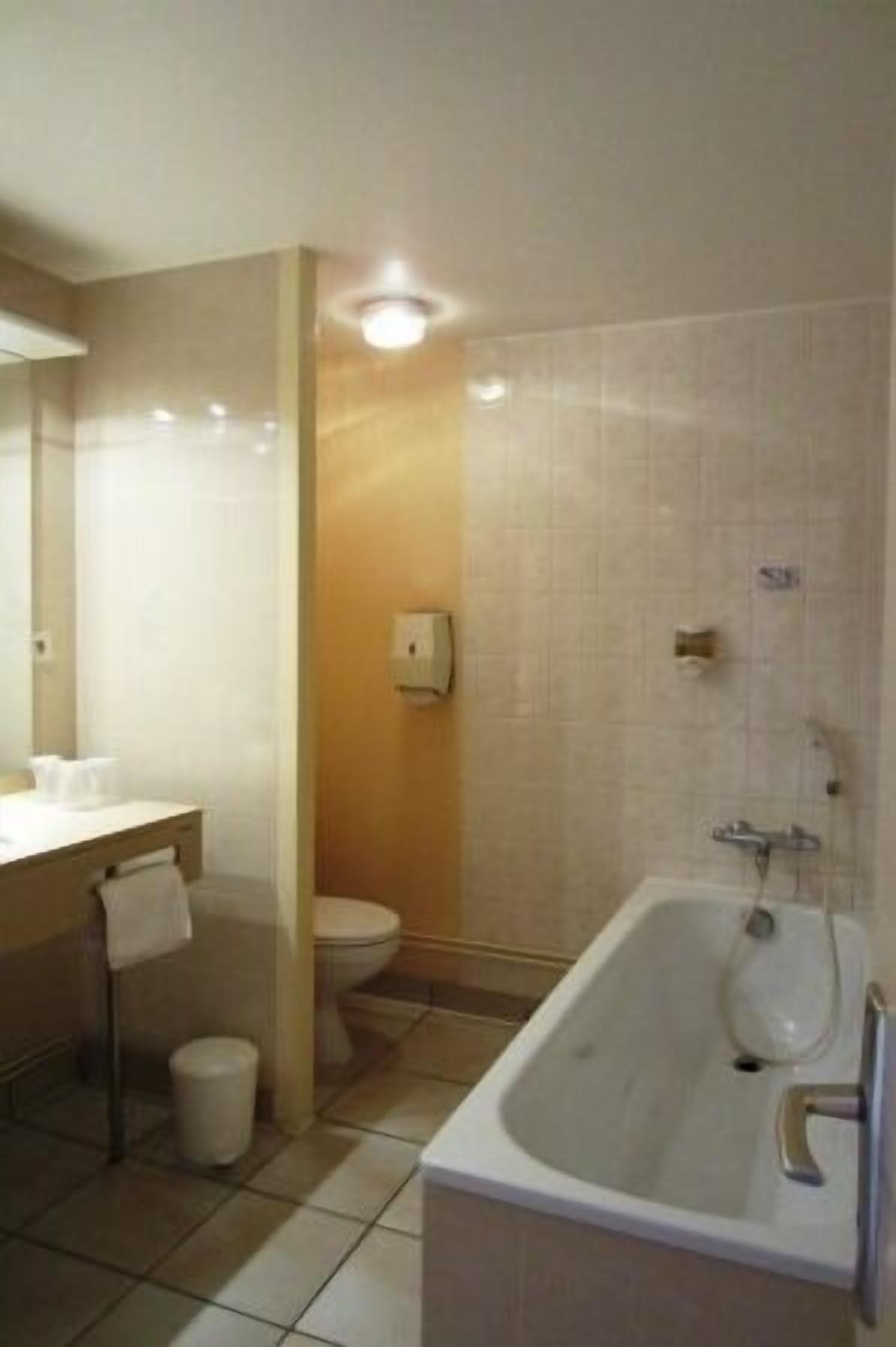 double room, bathtub, harbour view | deep-soaking bathtub