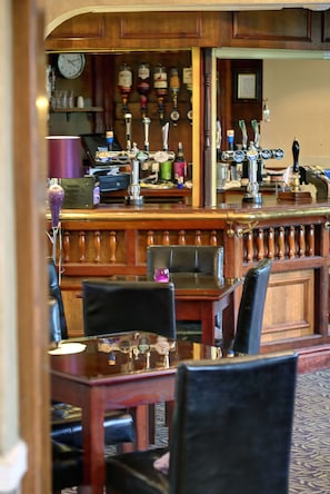Bar (on property) - The Higher Trapp Hotel (Burnley)