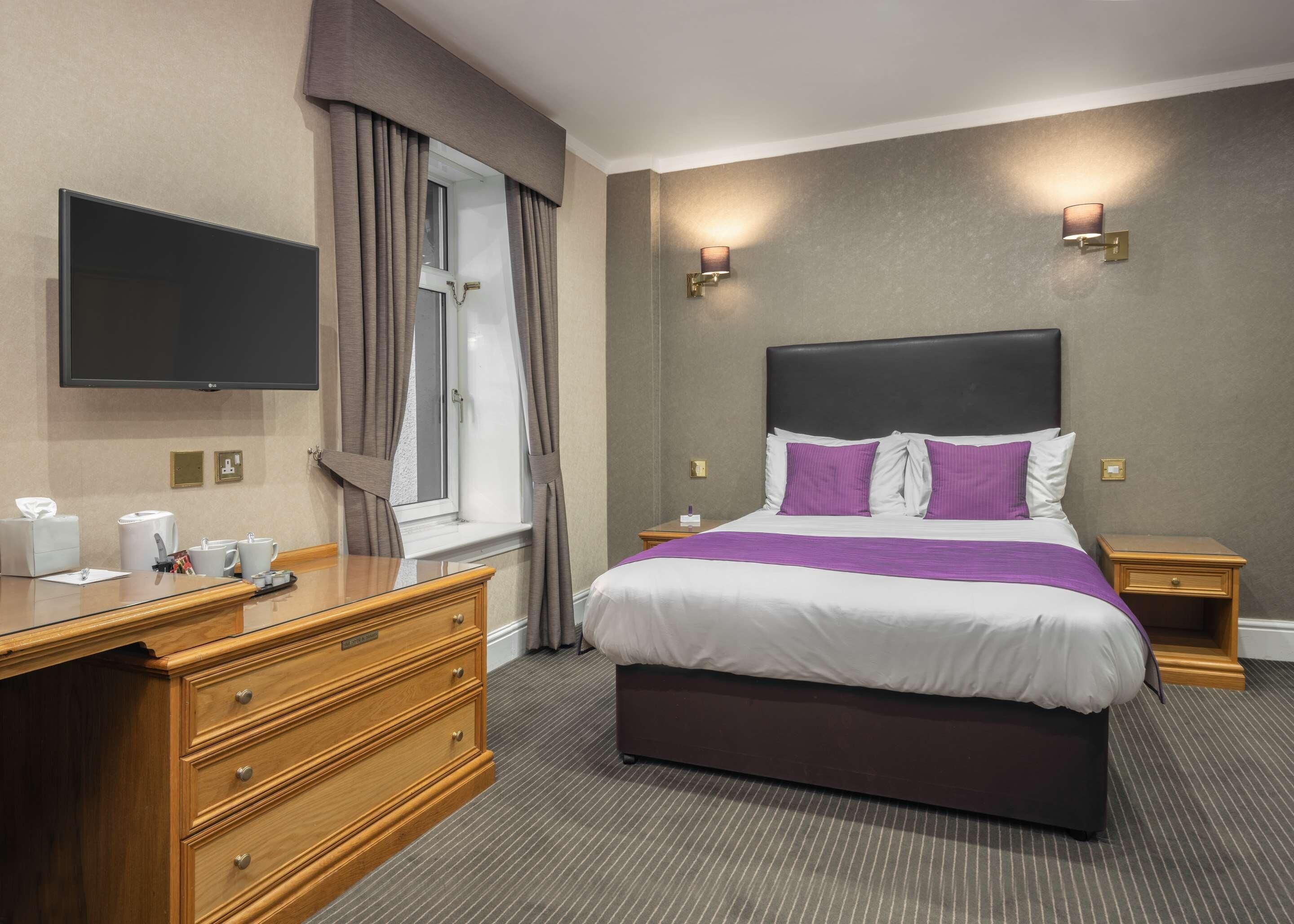 Desk, laptop workspace, iron/ironing board, free WiFi
