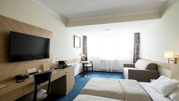 Family Double or Twin Room | 1 bedroom, minibar, in-room safe, desk