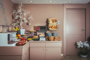 Free daily buffet breakfast  - Hotel Centrale (Olbia)