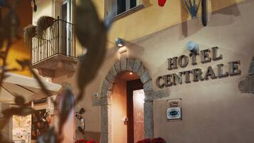 Fassade der Unterkunft â Abend/Nacht