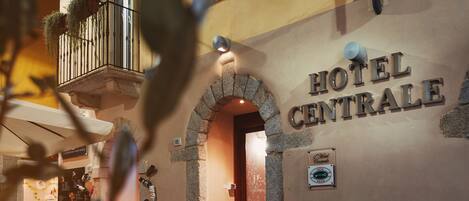 Façade de l’hébergement - soirée/nuit