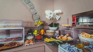 Desayuno bufé gratuito y diario