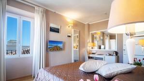 Habitación superior con 1 cama doble o 2 individuales, 1 habitación, balcón, vistas a la ciudad | Ropa de cama hipoalergénica y edredones de plumas