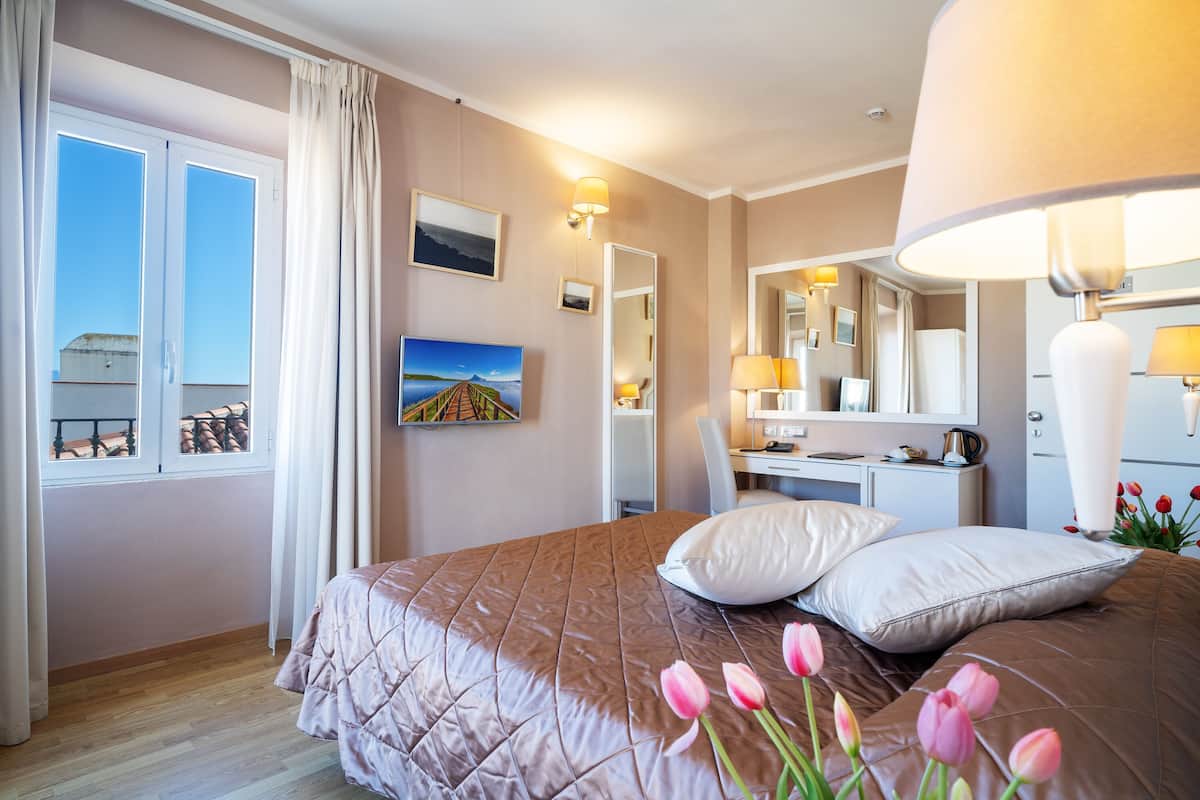 superior double or twin room, 1 bedroom, balcony, city view | hypo-allergenic bedding, down duvets, pillow-top beds, minibar