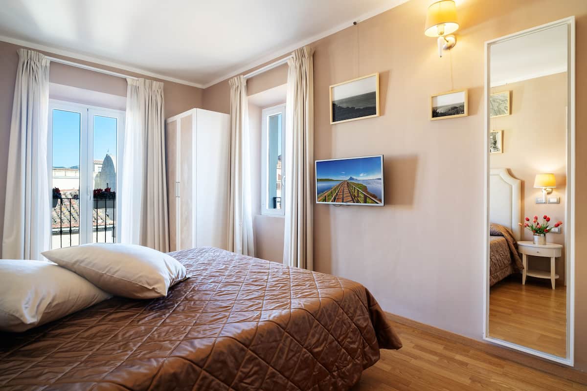 Quarto casal ou duplo superior, 1 quarto, sacada, vista para a cidade | Roupas de cama antialérgicas, edredons de pluma