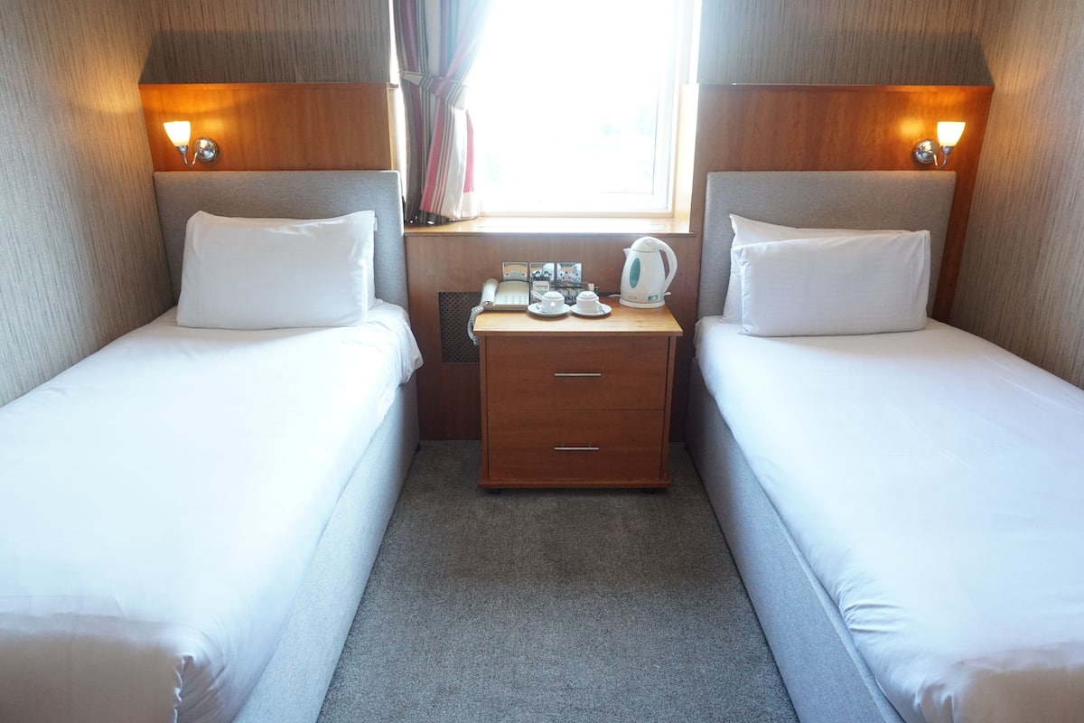 Standard Twin Room | In-room safe, desk, iron/ironing board, free WiFi