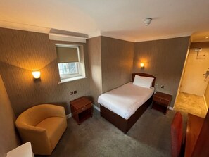 Standard Single Room | In-room safe, desk, iron/ironing board, free WiFi - The Park Hotel (Bootle)