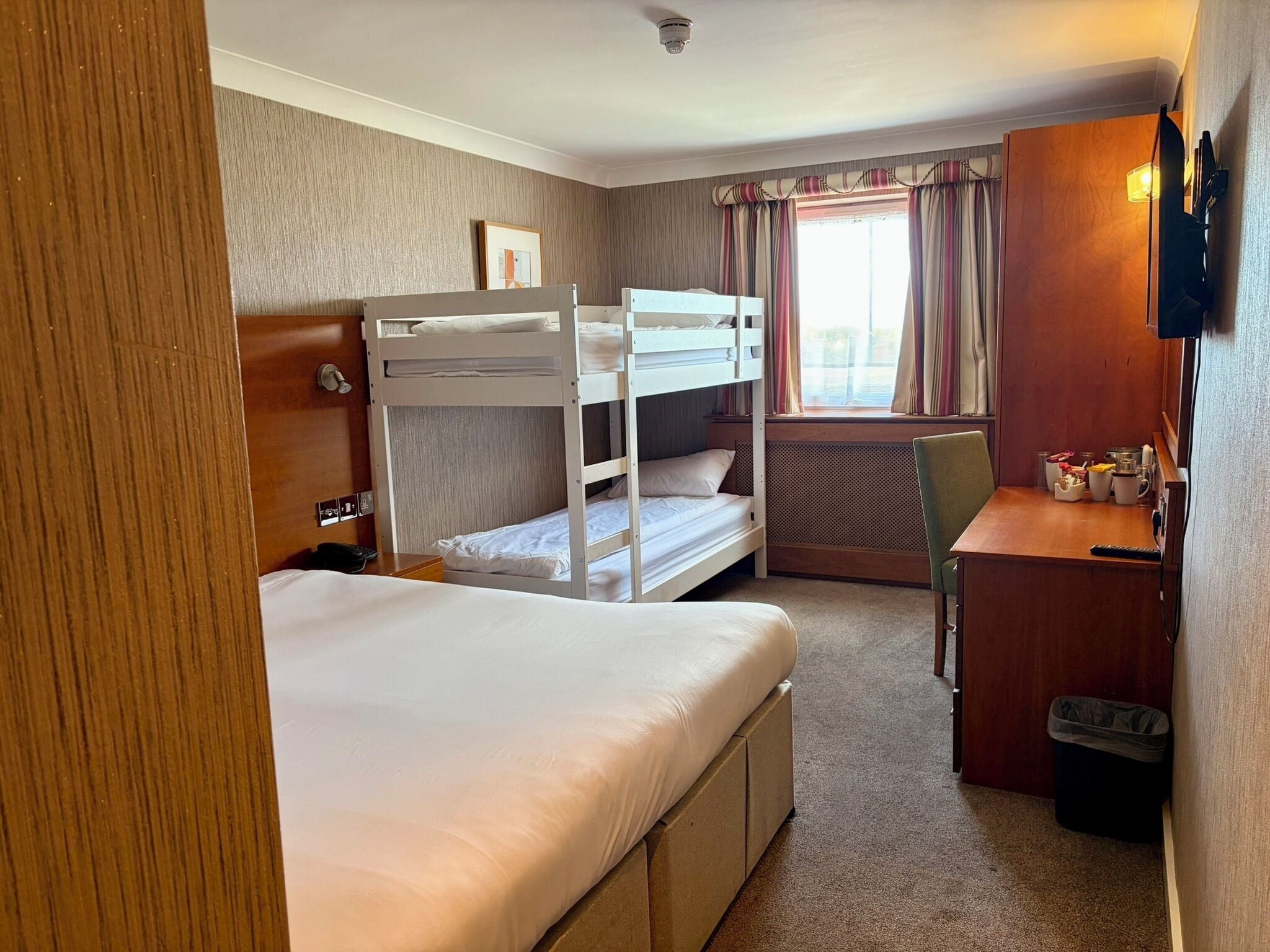 Triple Room | In-room safe, desk, iron/ironing board, free WiFi