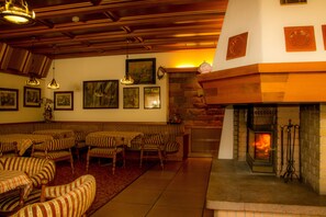 Fireplace - Hotel Carlone (Sella Giudicarie)
