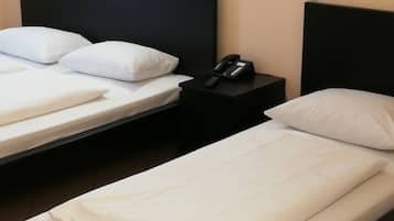 Escritorio, wifi gratis y ropa de cama