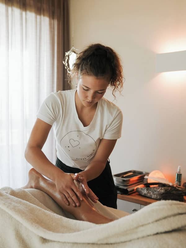 Sauna, hot tub, steam room, body treatments, body scrubs, detox wraps