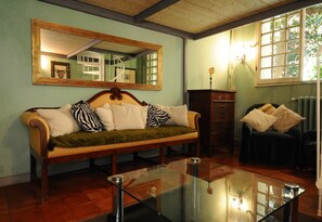 Dúplex, 3 habitaciones, vistas al río (Lungarno Garden) | Sala de estar | Una televisión de pantalla plana