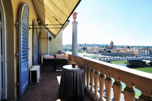 Apartment, 2 Bedrooms (View on the River) | Balcony - Residenza Aria della Ripa - Apartments & Suites (Florence)