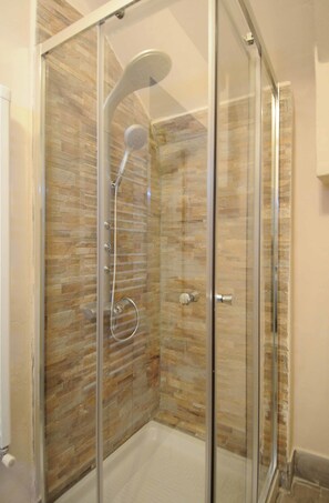 Duplex, 3 chambres, vue sur le fleuve (Lungarno Garden) | Salle de bain | Séchoir à cheveux, bidet