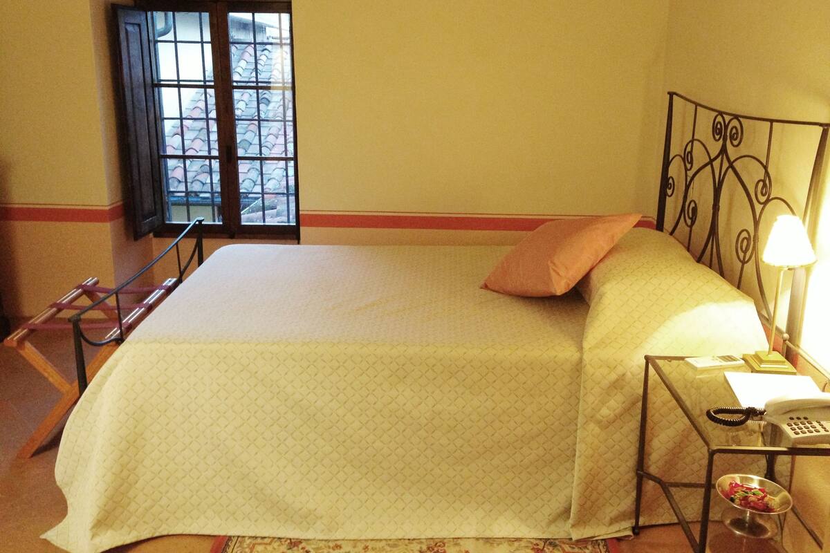 Single Room | Egyptian cotton sheets, minibar, in-room safe, individually decorated