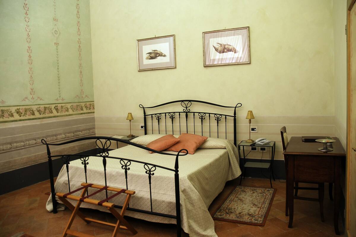 Egyptian cotton sheets, minibar, in-room safe, individually decorated