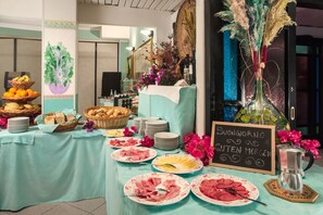 Desayuno continental gratuito y diario