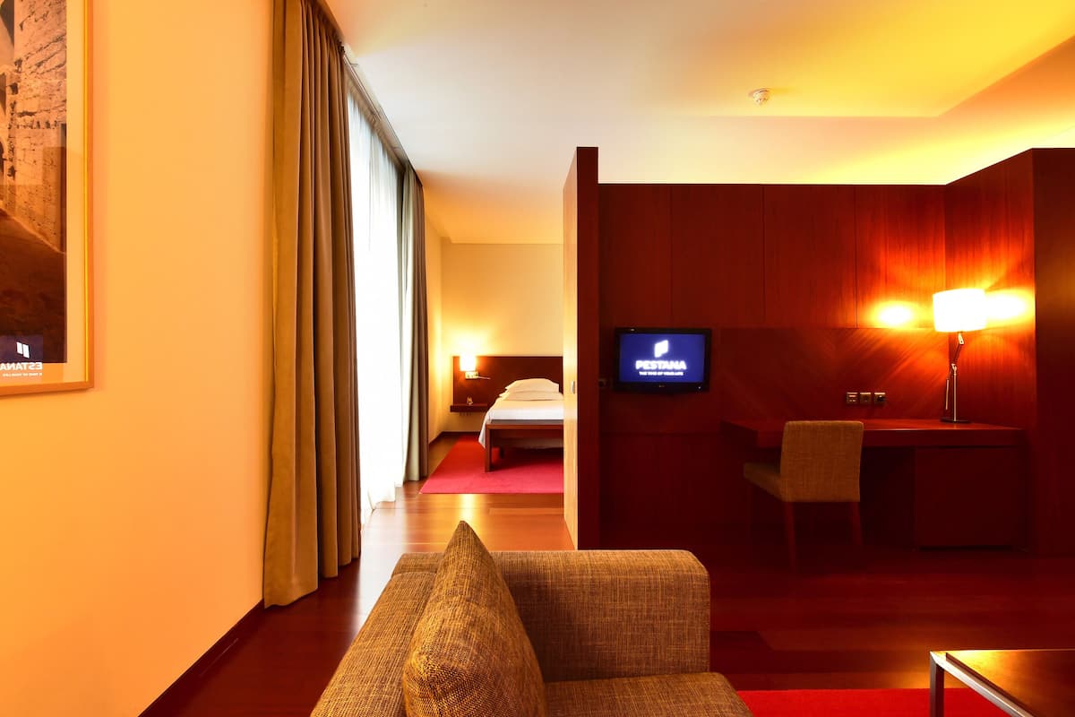Suite | 1 bedroom, minibar, in-room safe, desk
