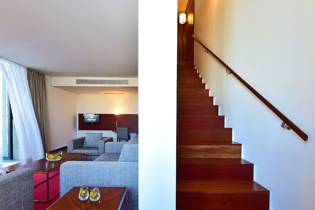 Deluxe Suite | 1 bedroom, minibar, in-room safe, desk