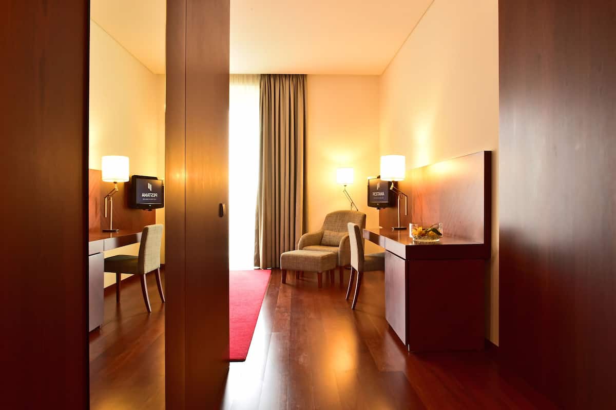 Standard Double Room | 1 bedroom, minibar, in-room safe, desk