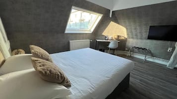 Comfort Double Room | Individually decorated, individually furnished, desk, laptop workspace