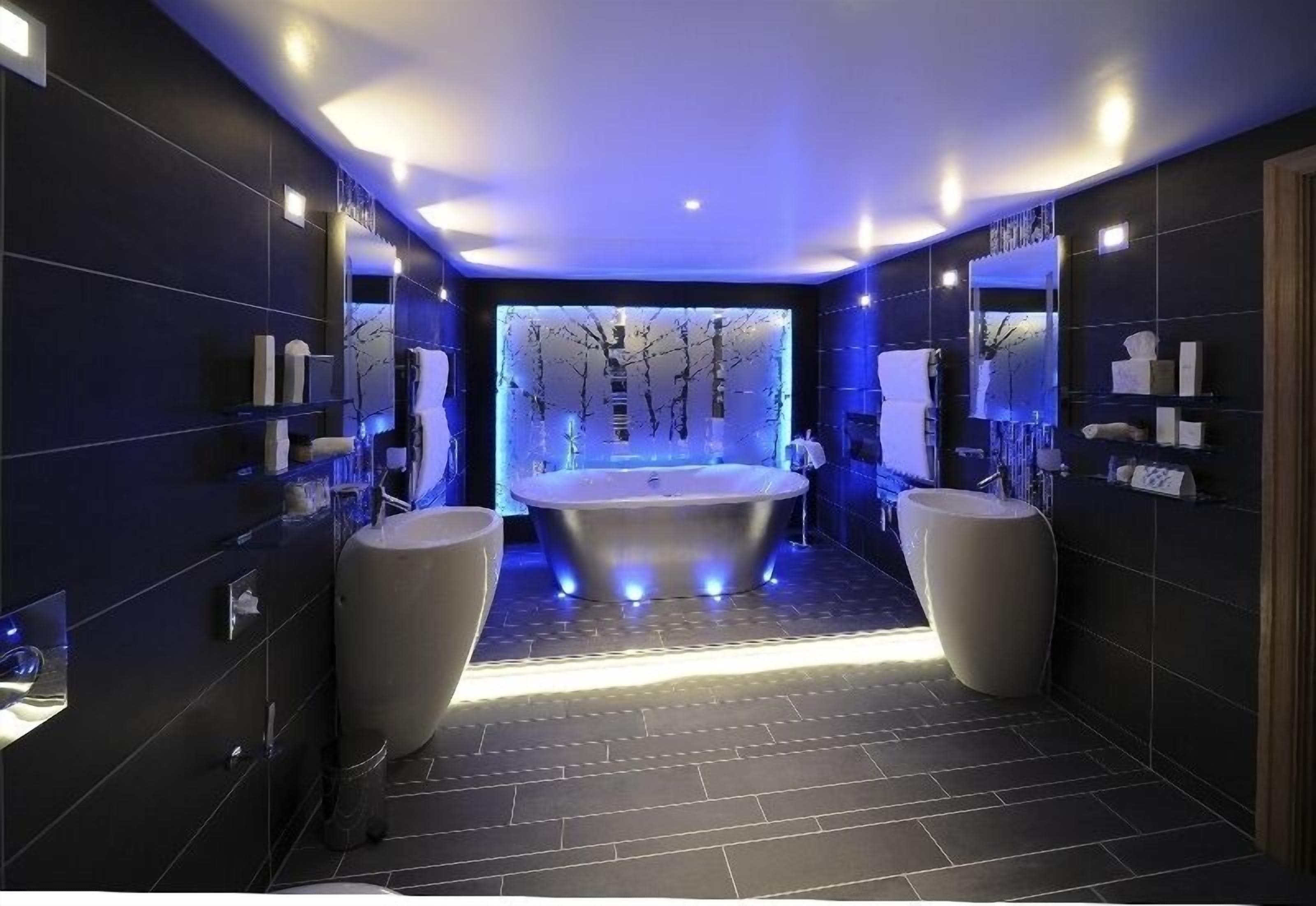 Luxury Studio Suite | Bathroom