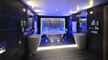 Luxury Studio Suite | Bathroom