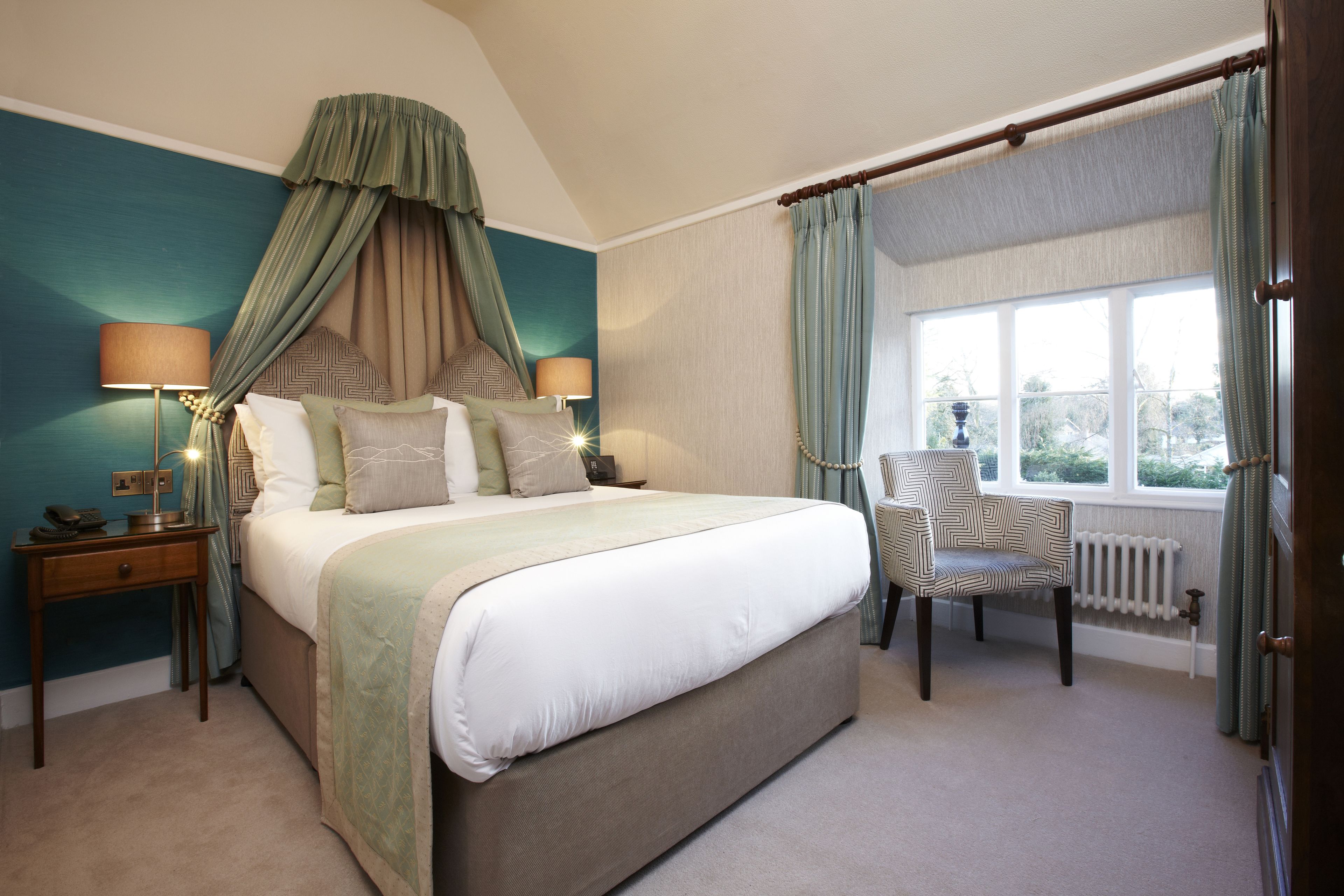 Chambre classique double | Draps en coton égyptien, coffre-fort, décor unique, ameublement unique