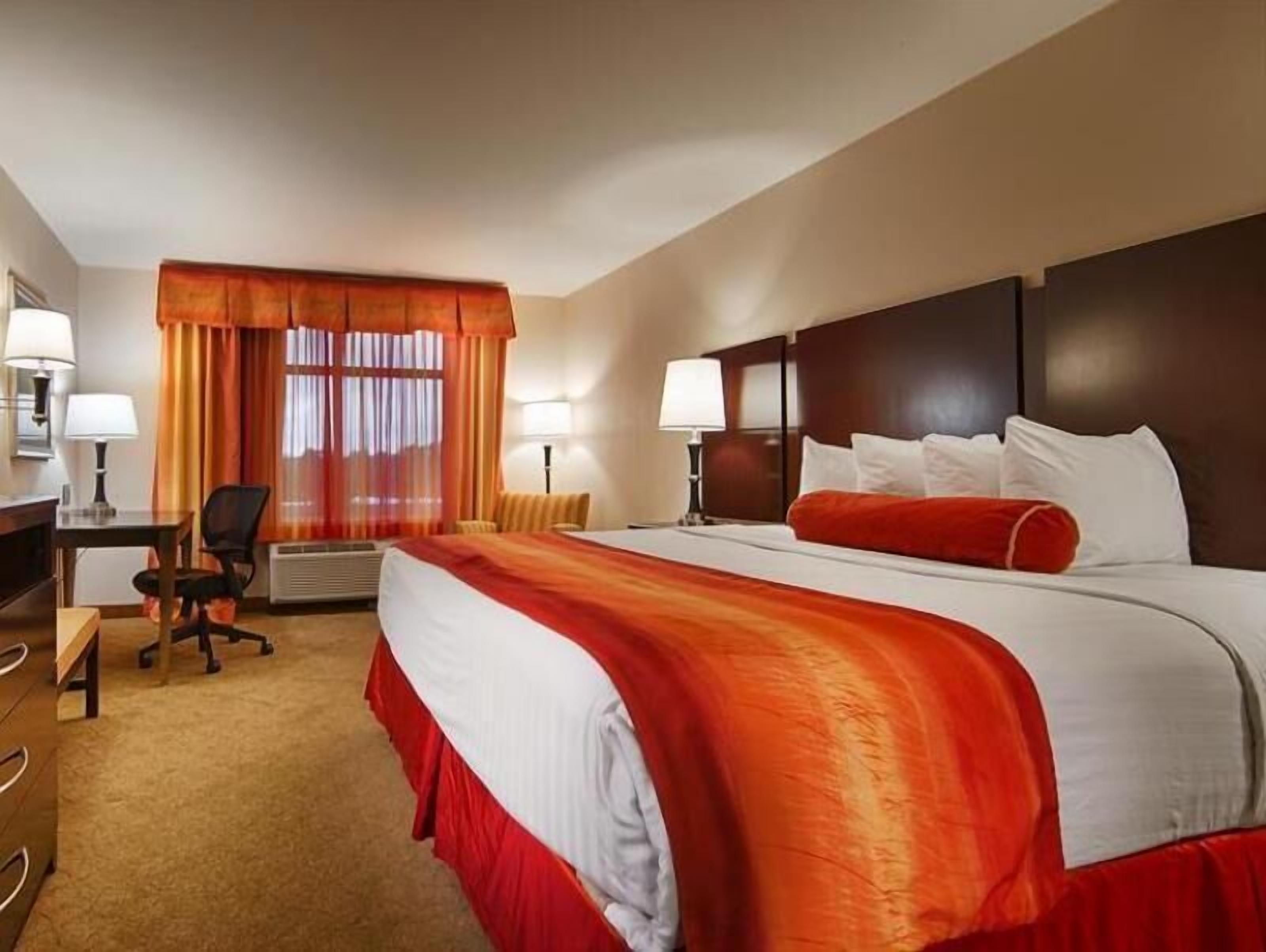 In-room safe, iron/ironing board, free WiFi, bed sheets