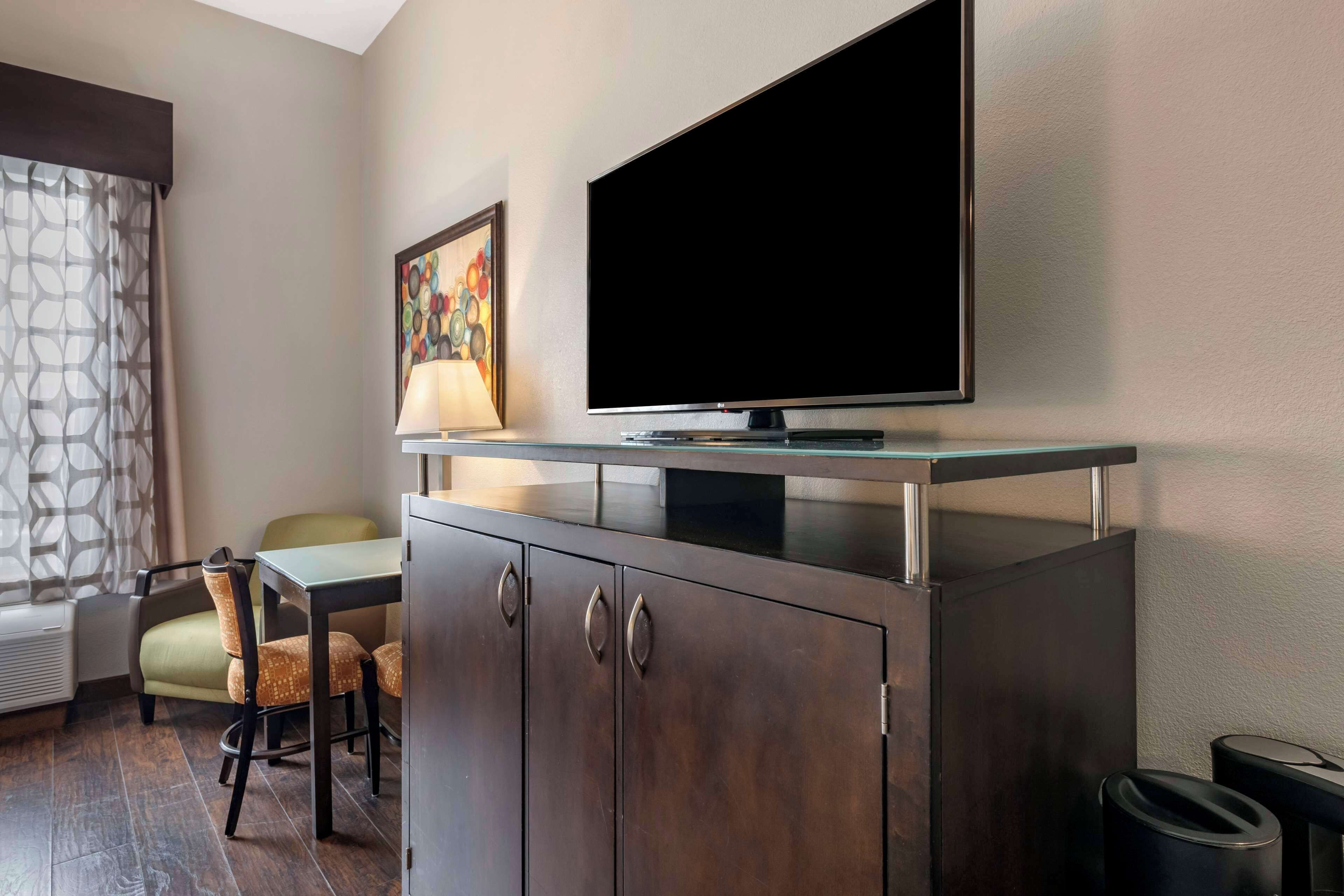 egyptian cotton sheets, premium bedding, down duvets, pillow-top beds