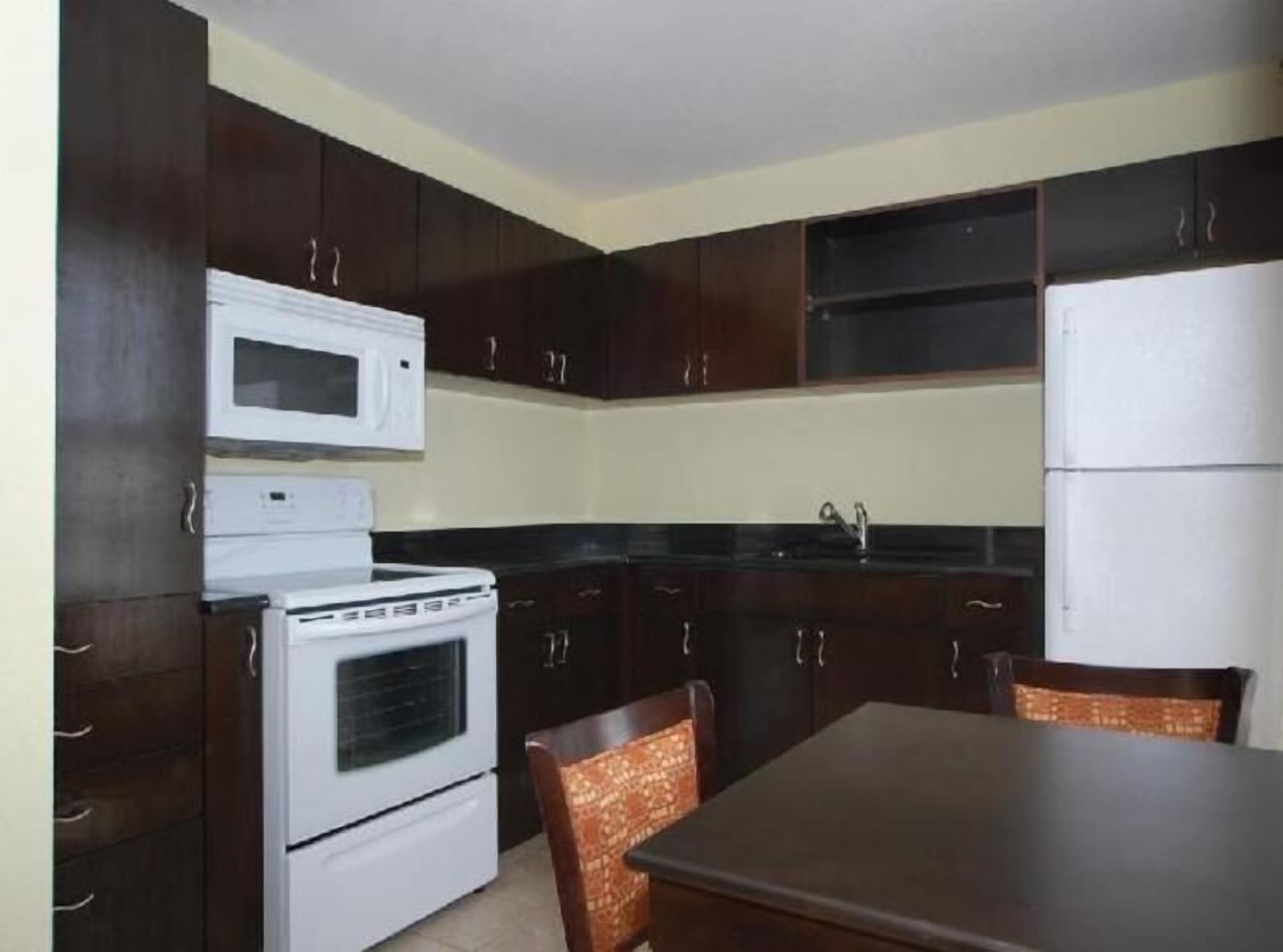 私人厨房 | 冰箱、微波炉、茶具/咖啡用具