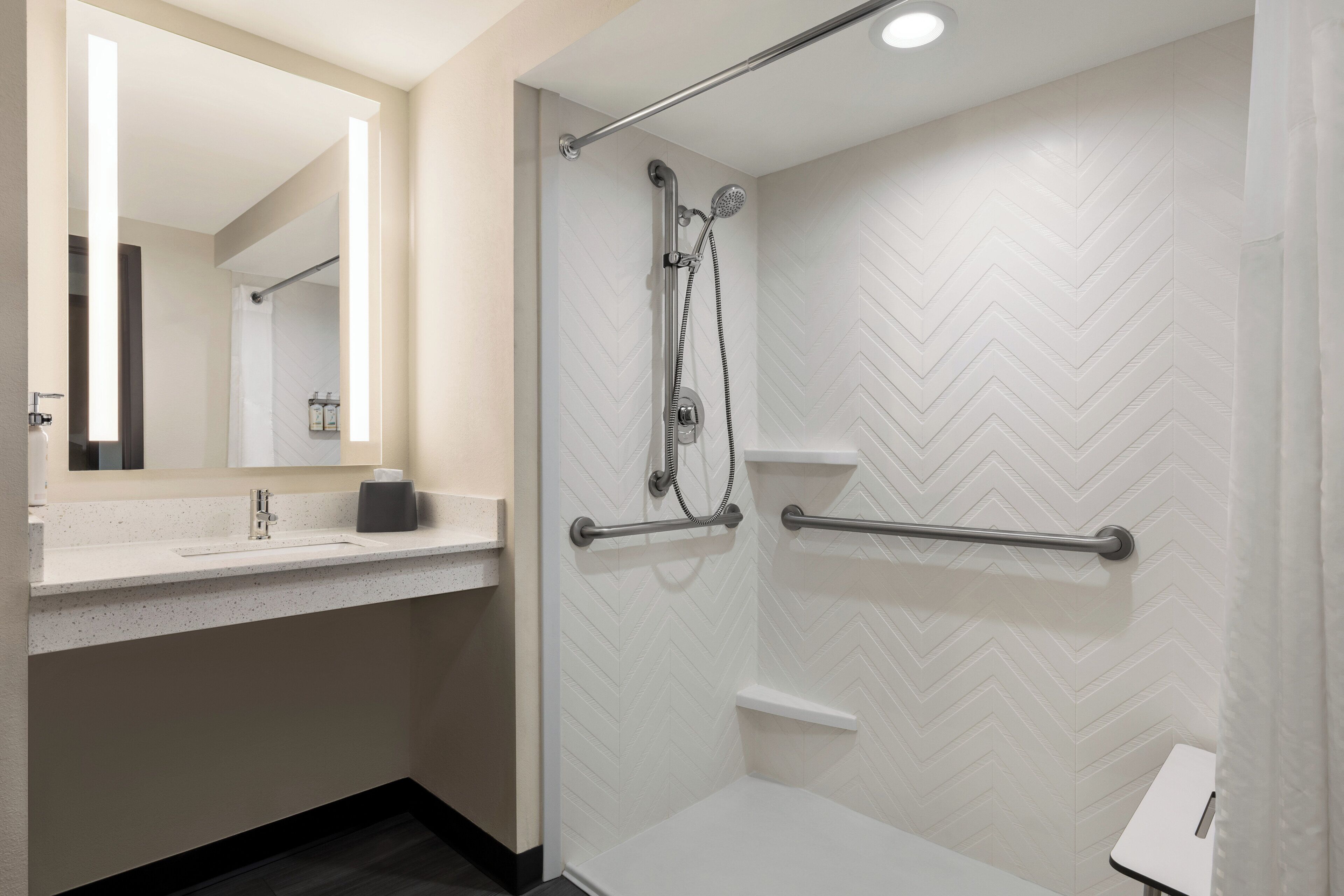 1 bedroom, pillow-top beds, desk, laptop workspace