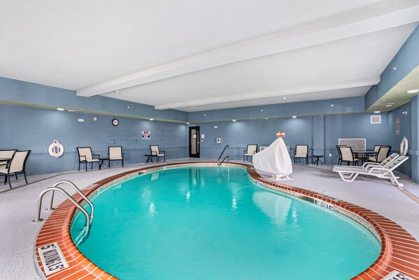 Indoor pool, pool loungers