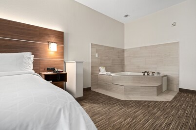 Holiday Inn Express Suites Van Buren-Ft Smith Area by IHG