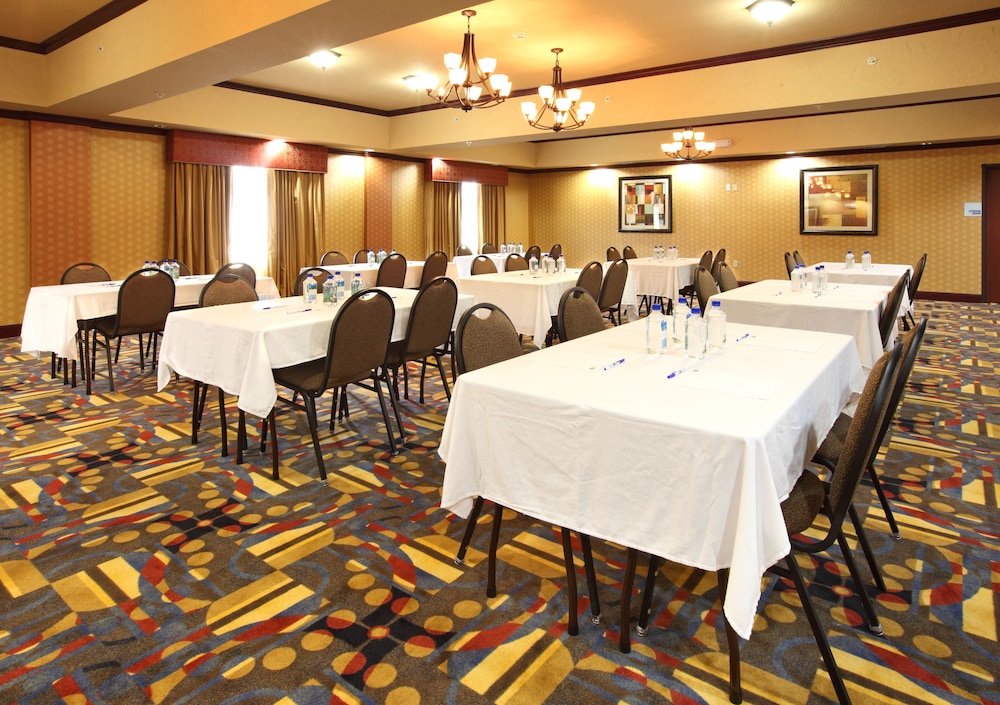 Holiday Inn Express & Suites Van Buren-Ft Smith Area by IHG photo 5
