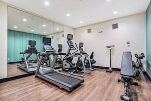 A gym with treadmills, elliptical machines, and a mirrored wall. - Holiday Inn Express Suites Van Buren-Ft Smith Area by IHG (Van Buren)