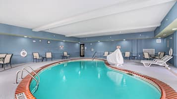 Indoor pool, sun loungers