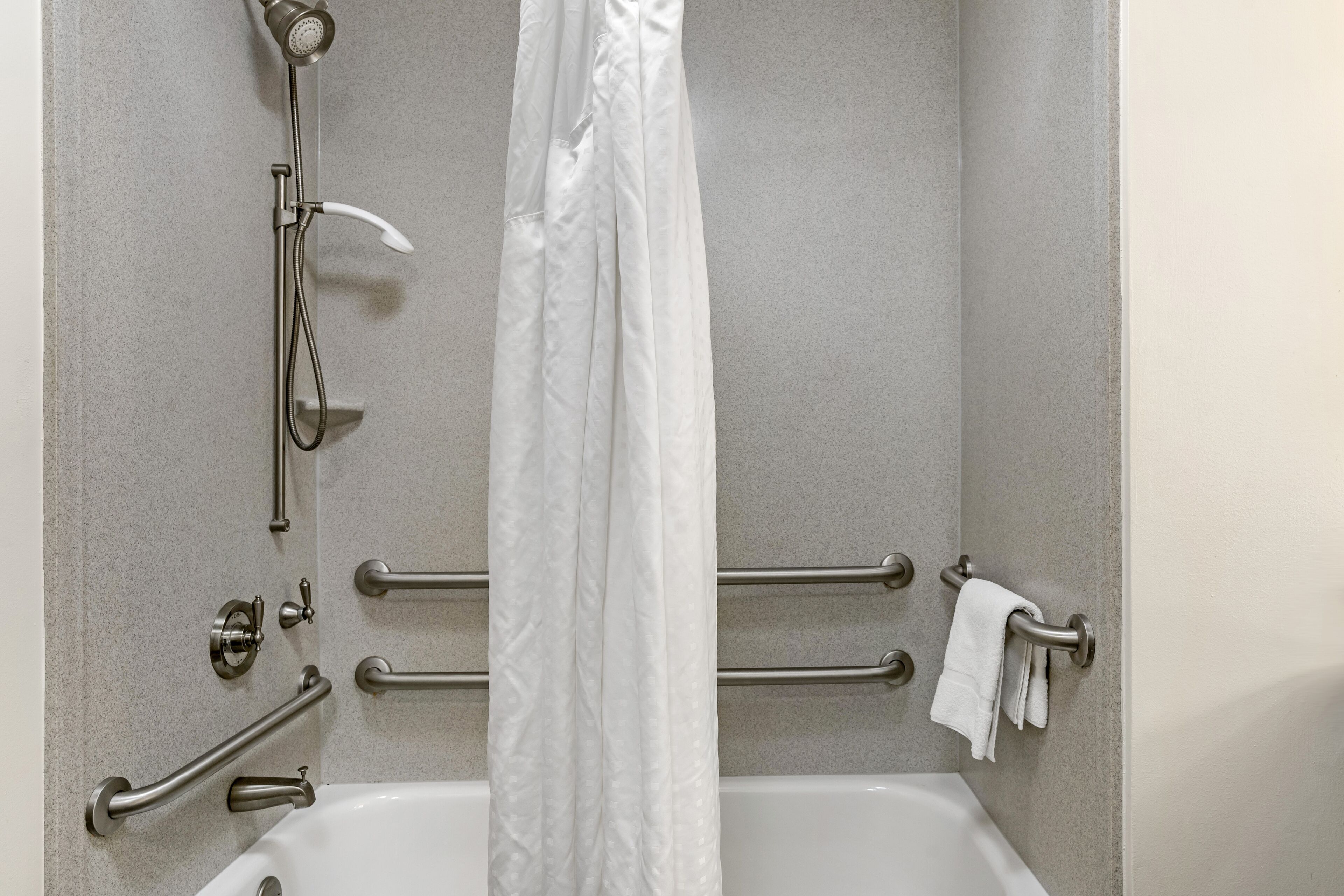 standard room, 1 king bed, accessible (mobility, accessible tub) | bathroom | hair dryer, towels