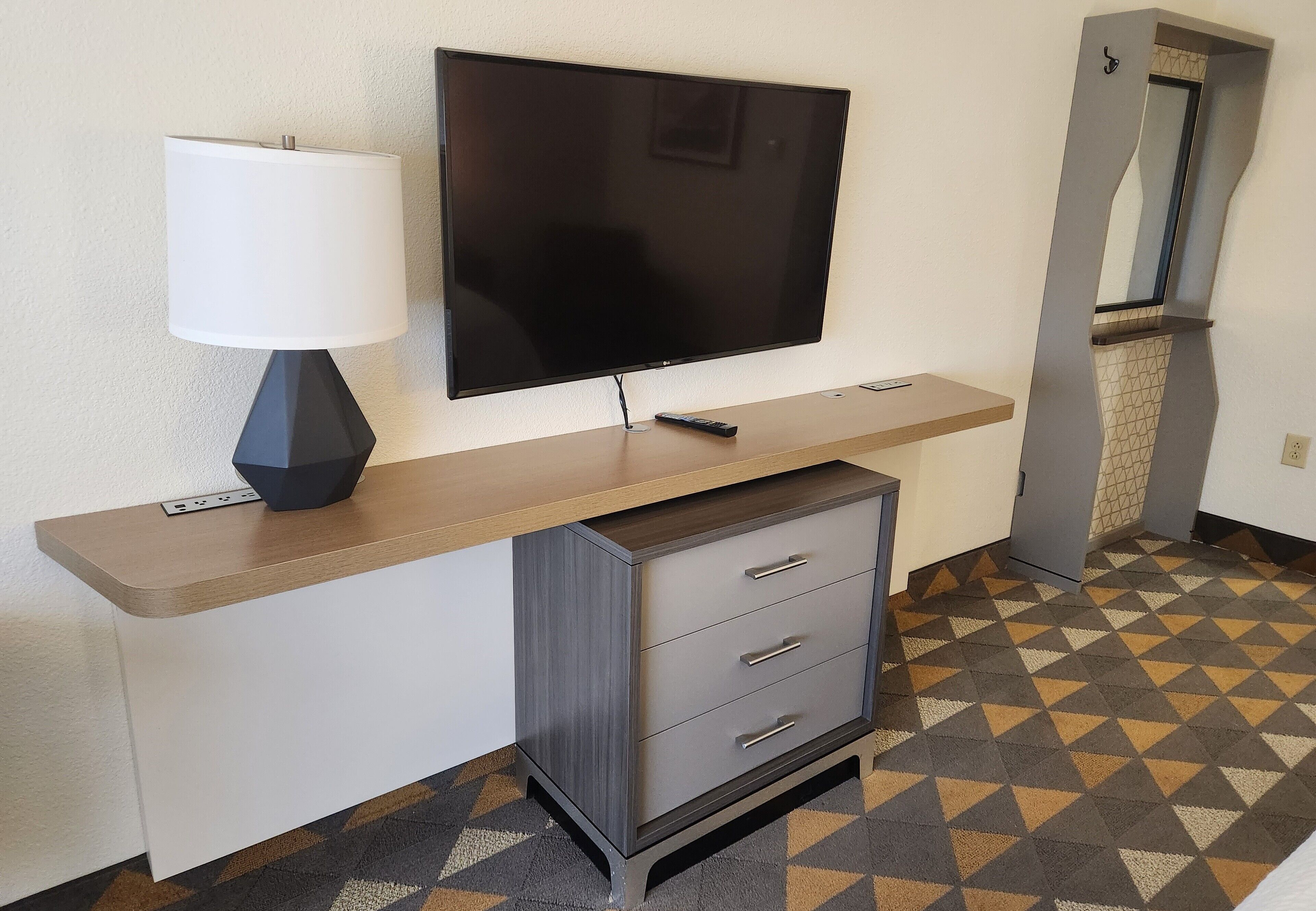 standard room | in-room safe, desk, laptop workspace, blackout curtains