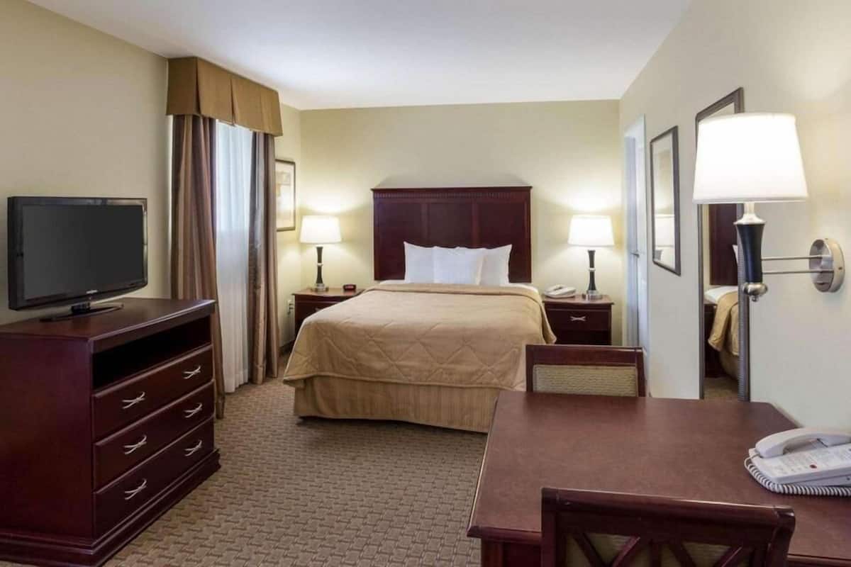 Pillow-top beds, desk, iron/ironing board, free WiFi