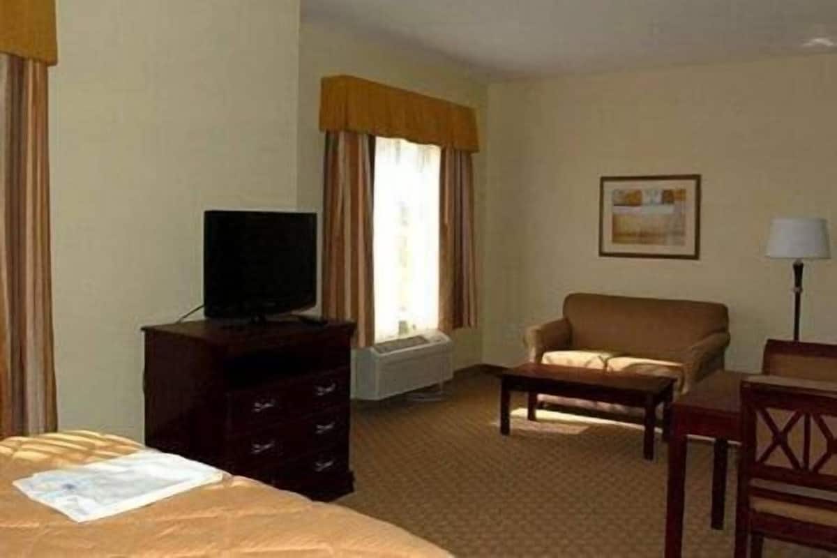 Pillow-top beds, desk, iron/ironing board, free WiFi