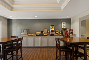 Free full breakfast - MainStay Suites Houma (Houma)
