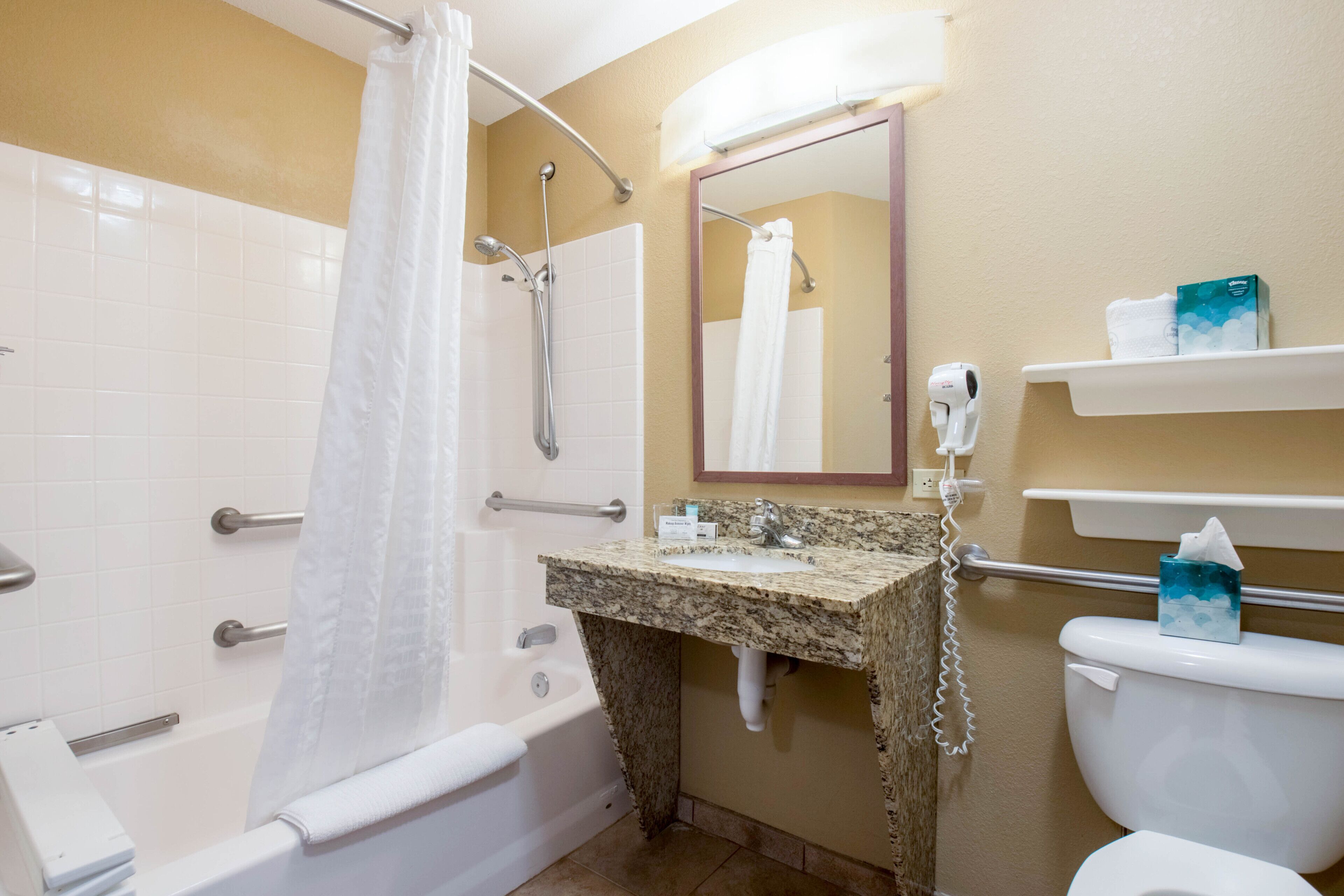 studio suite, 1 queen bed | bathroom | combined shower/bathtub, free toiletries, hair dryer, towels