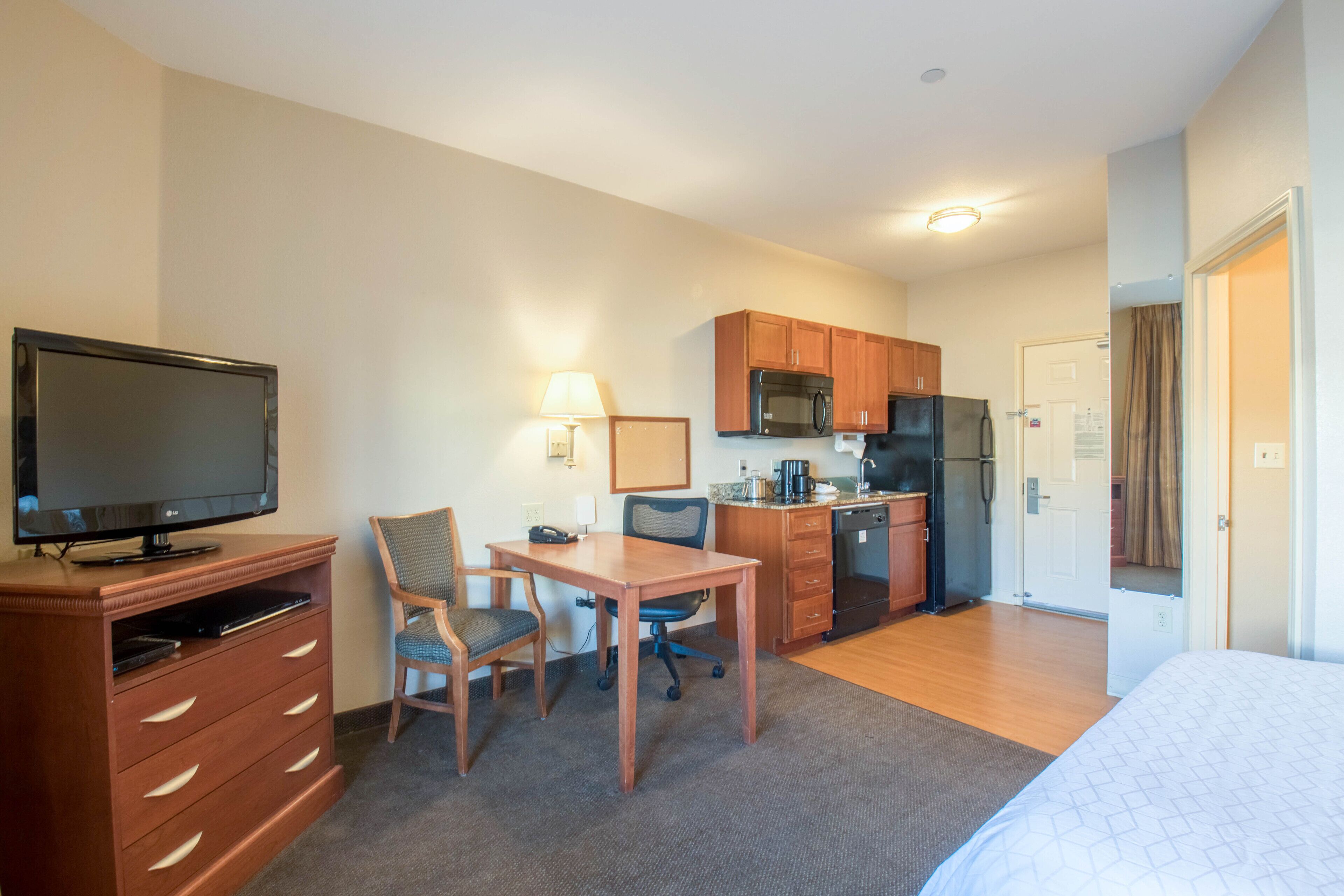 studio suite, 1 queen bed | private kitchen | full-sized fridge, microwave, stovetop, dishwasher
