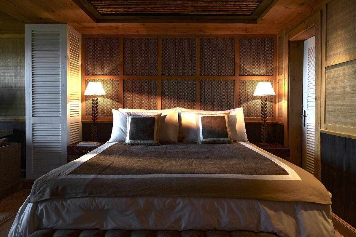 Suite (Double, Sahara)