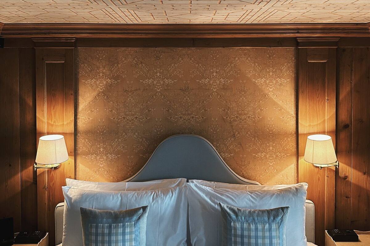 Suite (Double, Rocks)